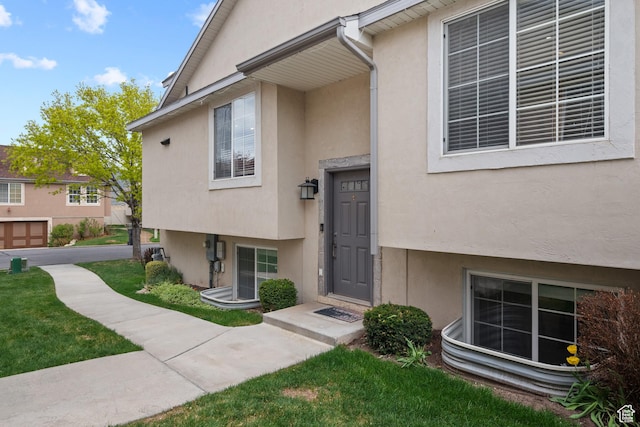 view of exterior entry with stucco siding