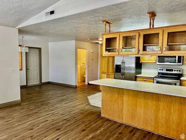 1050 W Red Hills Pkwy Unit 64, Washington, UT 84780 - kitchen featuring dark wood-type flooring, stainless steel appliances, visible vents, and light countertops