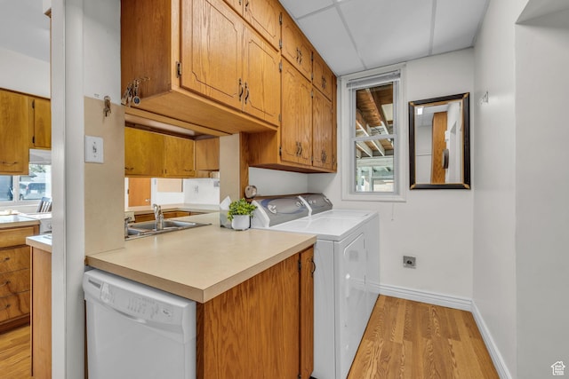 311 E 100 S, Springville, UT 84663 - laundry room featuring plenty of natural light, laundry area, a sink, baseboards, and light wood-style flooring
