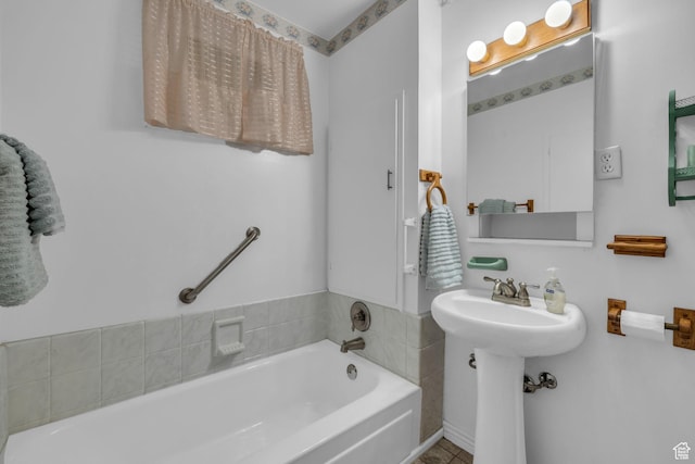 311 E 100 S, Springville, UT 84663 - bathroom with a bath