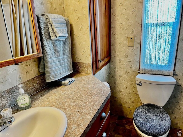1150 W Red Hills Pkwy Unit 21, Washington, UT 84780 - bathroom with wallpapered walls, vanity, and toilet