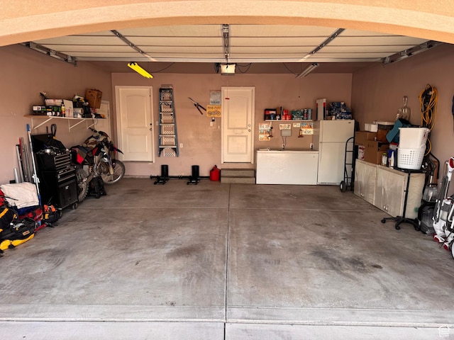 532 N 300 E, Roosevelt, UT 84066 - garage featuring a garage door opener