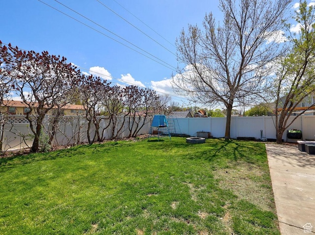 view of yard featuring a fenced backyard and an outdoor fire pit