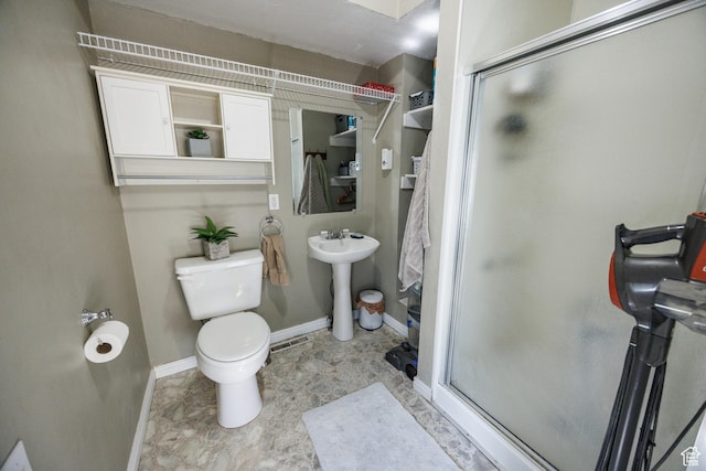 bathroom with a shower stall, visible vents, toilet, a sink, and baseboards