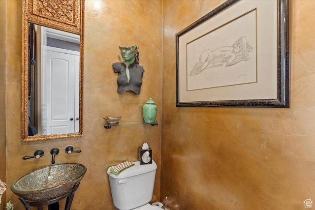 6109 S Vine Bend Ln, Murray, UT 84121 - bathroom with a sink and toilet
