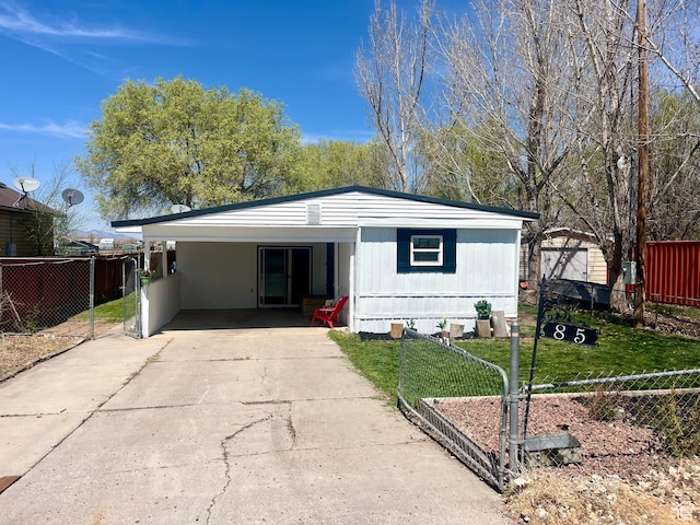 85 E 100 N, Redmond, UT 84652 - view of front of house featuring fence, driveway, a front yard, and a carport