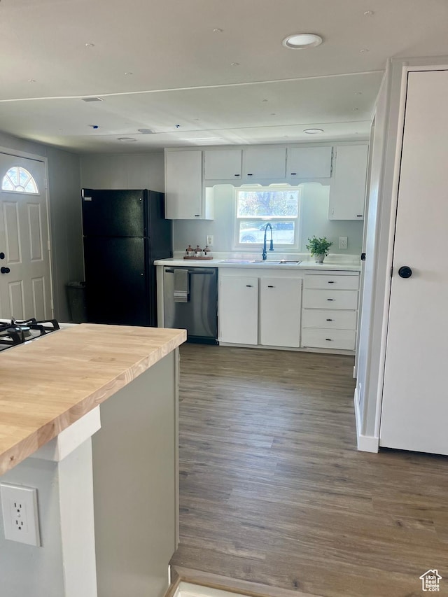 85 E 100 N, Redmond, UT 84652 - kitchen with dishwasher, wood finished floors, a sink, and freestanding refrigerator