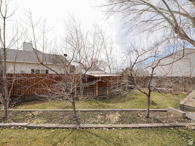 view of yard featuring fence