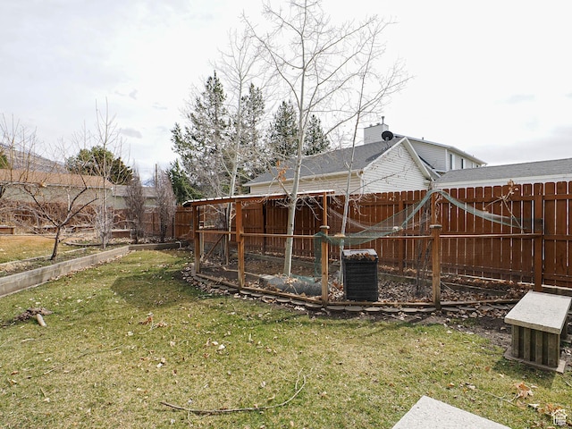 view of yard featuring a fenced backyard