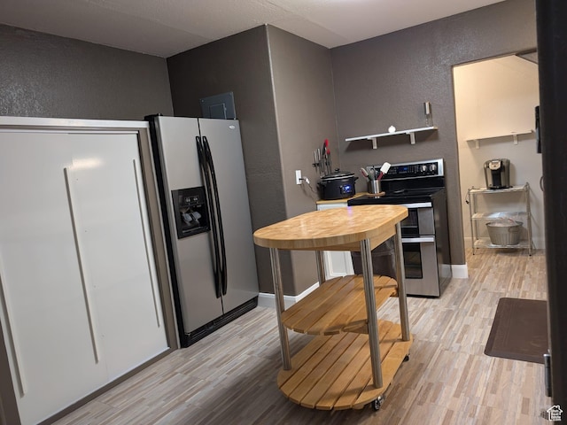 715 S Peachtree Dr, Toquerville, UT 84774 - kitchen featuring a textured wall, baseboards, light wood-style floors, and appliances with stainless steel finishes