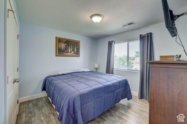 715 S Peachtree Dr, Toquerville, UT 84774 - bedroom with a textured ceiling, baseboards, visible vents, and hardwood / wood-style flooring