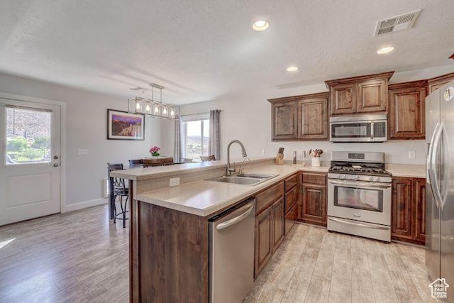 715 S Peachtree Dr, Toquerville, UT 84774 - kitchen featuring light wood-style flooring, stainless steel appliances, visible vents, and a sink