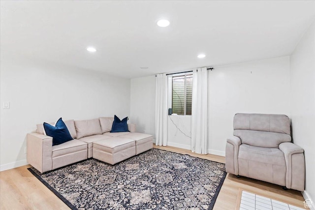 living room featuring recessed lighting, light wood-style floors, and baseboards