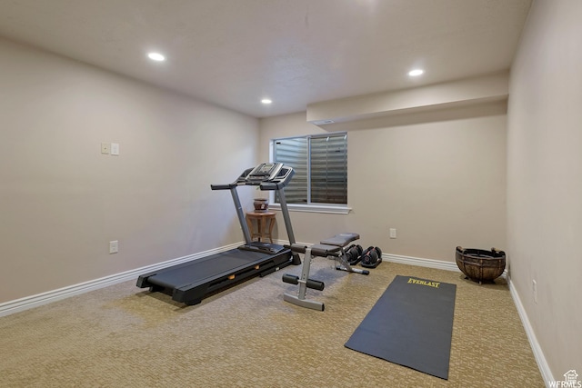 exercise room with recessed lighting, carpet flooring, and baseboards