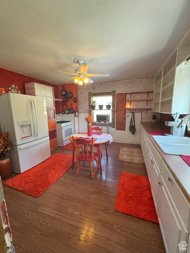 kitchen featuring open shelves, a sink, white appliances, dark wood-style flooring, and ceiling fan