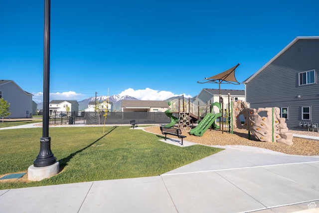 view of yard with a residential view