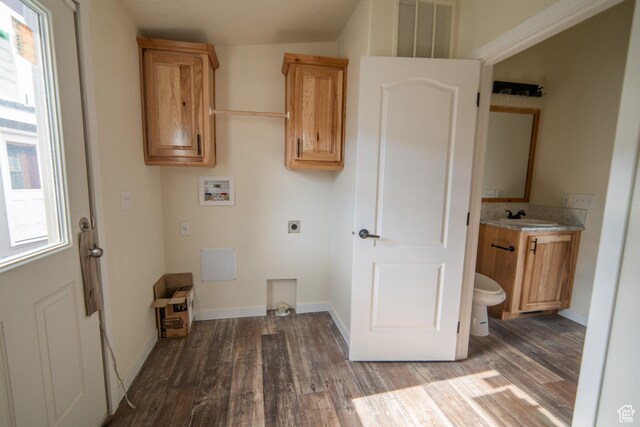 163 Eagle St, Eureka, UT 84628 - washroom featuring wood finished floors, a sink, electric dryer hookup, visible vents, and washer hookup