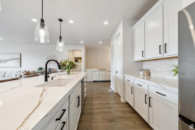 kitchen featuring a sink, dark wood-type flooring, white cabinetry, stainless steel refrigerator, and recessed lighting