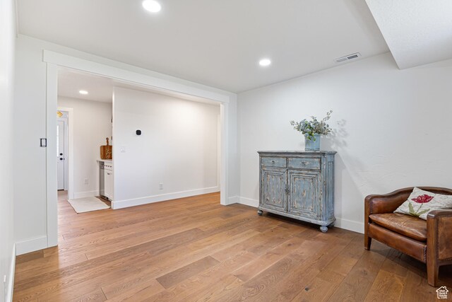 5186 W 9970 S, Payson, UT 84651 - living area featuring light wood-style floors, recessed lighting, and baseboards