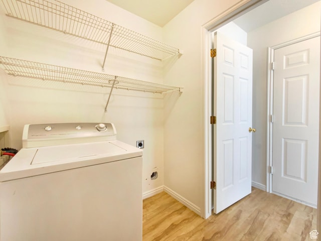 654 W 100 N, Spanish Fork, UT 84660 - laundry area with light wood-type flooring, baseboards, laundry area, and washer / clothes dryer