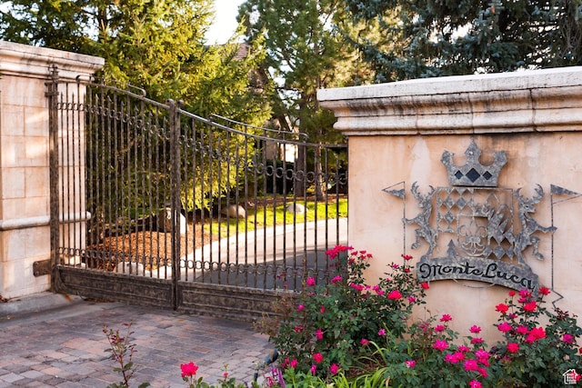 3143 E Bavarian Ct, Cottonwood Heights, UT 84093 - view of gate
