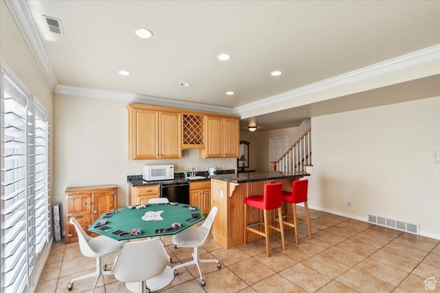2010 E Rocklin Dr, Sandy, UT 84092 - playroom featuring visible vents, a sink, recessed lighting, and ornamental molding