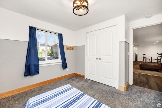 bedroom featuring baseboards, carpet flooring, and a closet