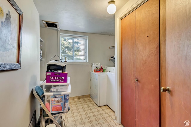 386 W 1125 N, Centerville, UT 84014 - laundry room with light floors, independent washer and dryer, and laundry area