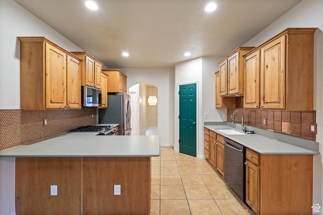 9226 N Mount Airey Dr W, Eagle Mountain, UT 84005 - kitchen featuring a sink, stainless steel appliances, arched walkways, backsplash, and a peninsula