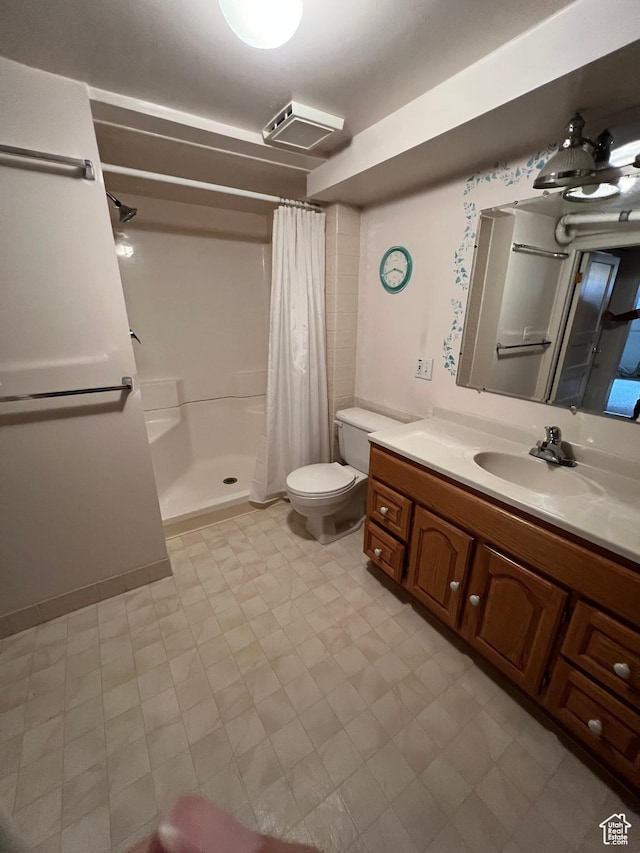 273 S 7th St S, Montpelier, ID 83254 - full bath featuring a shower with shower curtain, toilet, and vanity