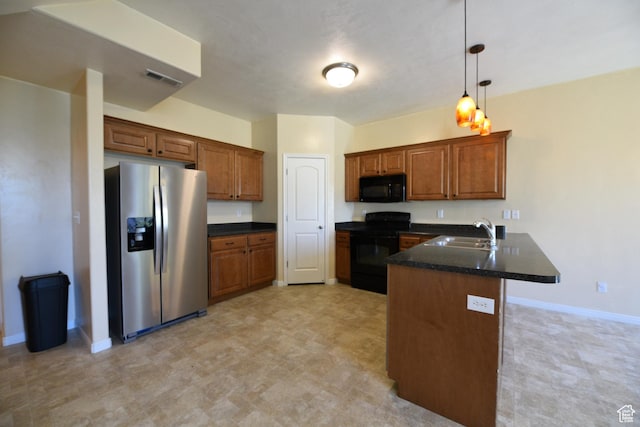 kitchen featuring a sink, black appliances, baseboards, decorative light fixtures, and a peninsula