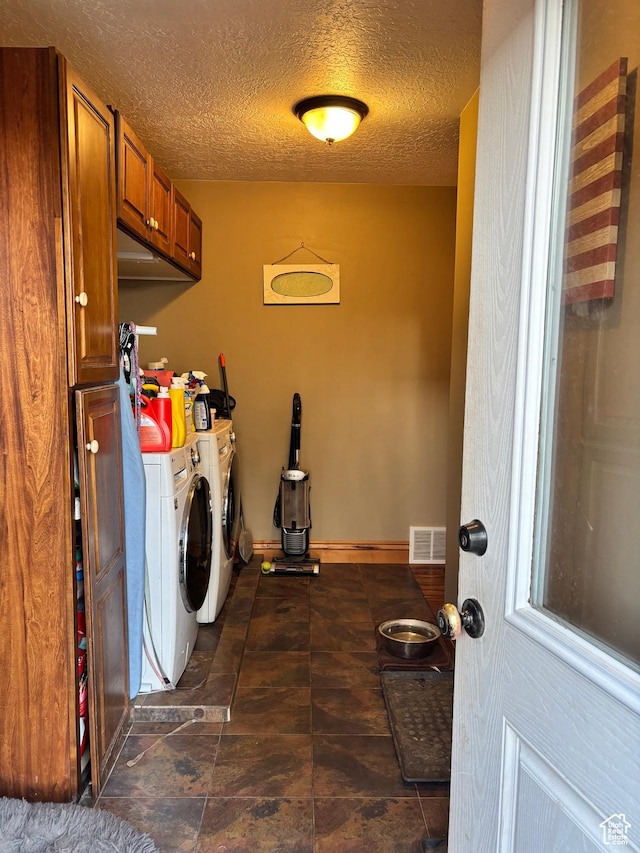 9762 S 3350 W, Payson, UT 84651 - clothes washing area featuring visible vents, cabinet space, separate washer and dryer, and a textured ceiling