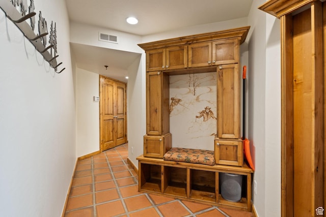 mudroom featuring baseboards, light tile patterned flooring, visible vents, and recessed lighting
