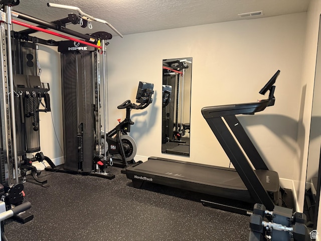 175 N 900 W, Roosevelt, UT 84066 - exercise room with baseboards, a textured ceiling, and visible vents