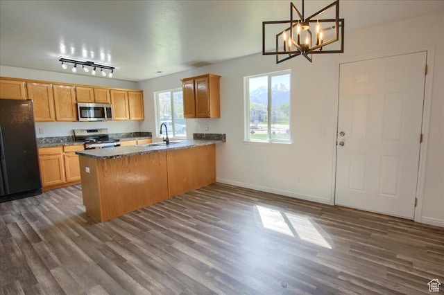 691 N Gramercy Ave, Ogden, UT 84404 - kitchen with dark wood-type flooring, a peninsula, stainless steel appliances, and a sink