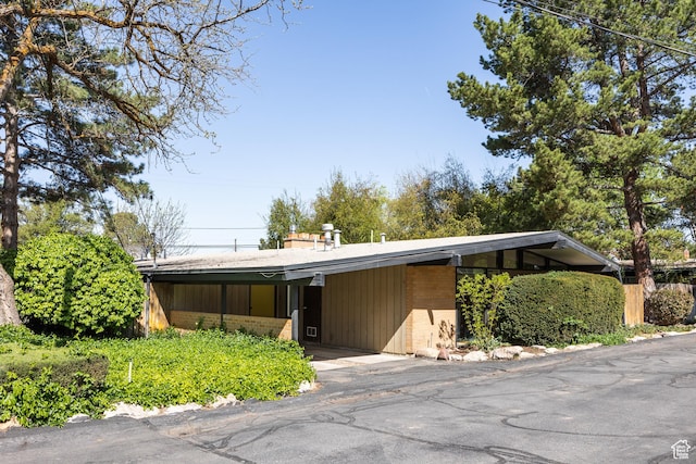 2779 S Connor St S, Millcreek, UT 84109 - view of front facade with driveway and a carport