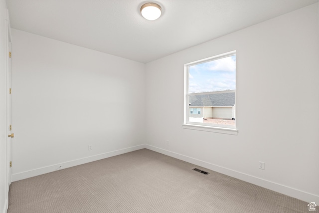 949 W Torrey Pines Dr, Richfield, UT 84701 - unfurnished room with baseboards, visible vents, and light colored carpet