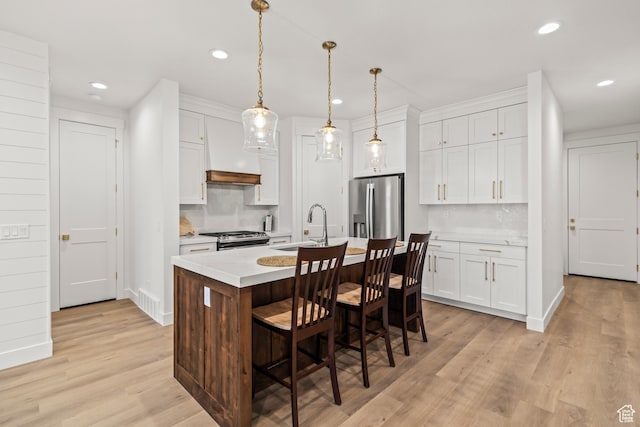949 W Torrey Pines Dr, Richfield, UT 84701 - kitchen with tasteful backsplash, a sink, light countertops, appliances with stainless steel finishes, and recessed lighting