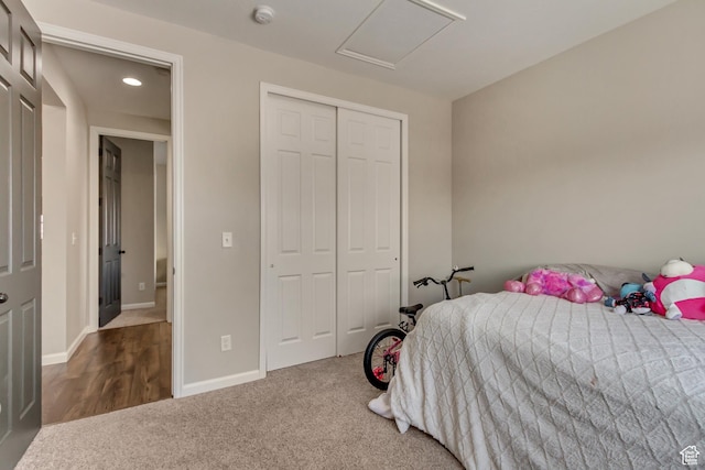carpeted bedroom with attic access, baseboards, recessed lighting, and a closet