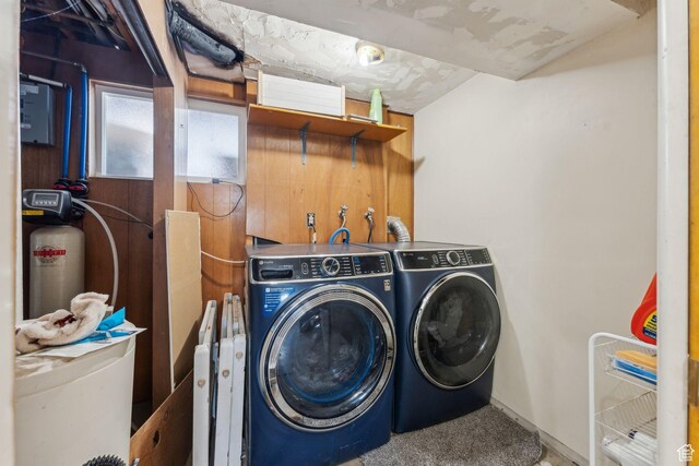 374 S Fairlane, Tooele, UT 84074 - washroom featuring separate washer and dryer and laundry area