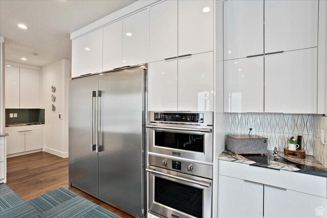 655 Wilard Peak Rd, Mantua, UT 84324 - kitchen featuring modern cabinets, backsplash, appliances with stainless steel finishes, and dark wood finished floors