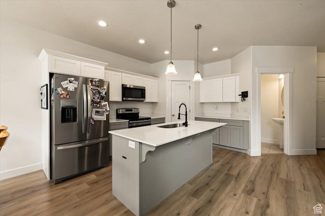 269 W 590 N, Vineyard, UT 84059 - kitchen with light wood-type flooring, stainless steel appliances, baseboards, and a sink