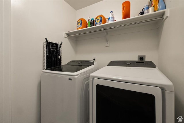 269 W 590 N, Vineyard, UT 84059 - laundry area featuring washer and clothes dryer and laundry area