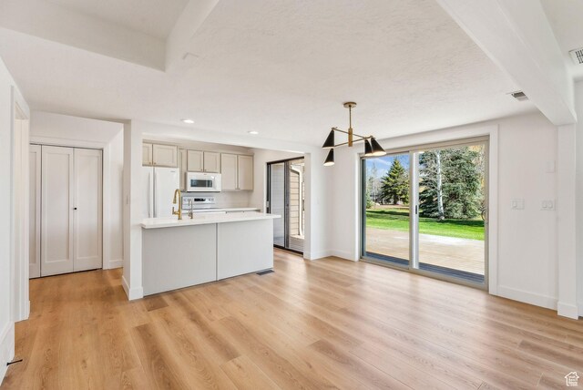 4824 N Meadow Loop Rd Unit 7, Park City, UT 84098 - kitchen featuring light wood finished floors, baseboards, visible vents, white appliances, and light countertops