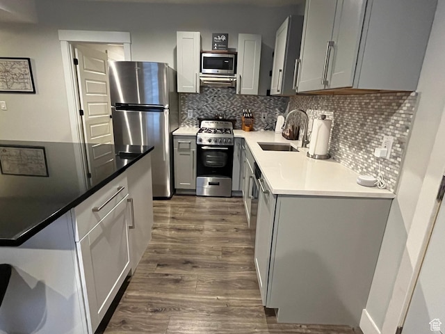 364 W Clark Cir, Farmington, UT 84025 - kitchen with stainless steel appliances, a sink, gray cabinets, and dark wood-type flooring