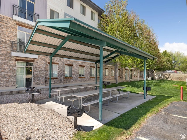 112 W Cougar Blvd N Unit 311, Provo, UT 84604 - view of community featuring a lawn, fence, and a patio