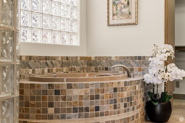 2410 W Entrada Trl Unit 15, St George, UT 84770 - details with a bath and wet bar