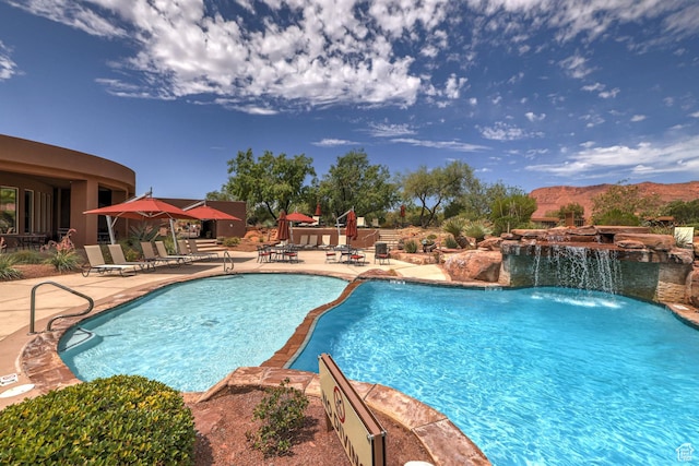 2410 W Entrada Trl Unit 15, St George, UT 84770 - community pool with a patio