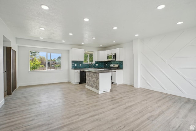 kitchen featuring stainless steel appliances, a kitchen island, and recessed lighting