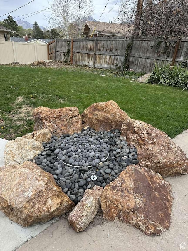 5843 S Fontaine Bleu Cir, Salt Lake City, UT 84121 - view of yard with fence